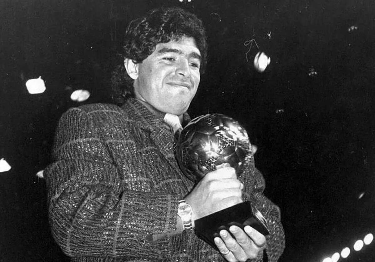 Diego Maradona with the Golden Ball trophy. — X
