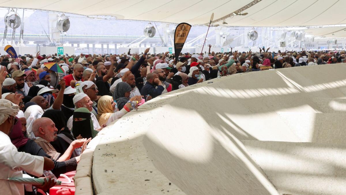 Muslim pilgrims take part in the Satan stoning ritual, during the annual haj pilgrimage in Mina, Saudi Arabia June 18, 2024. Photo: Reuters