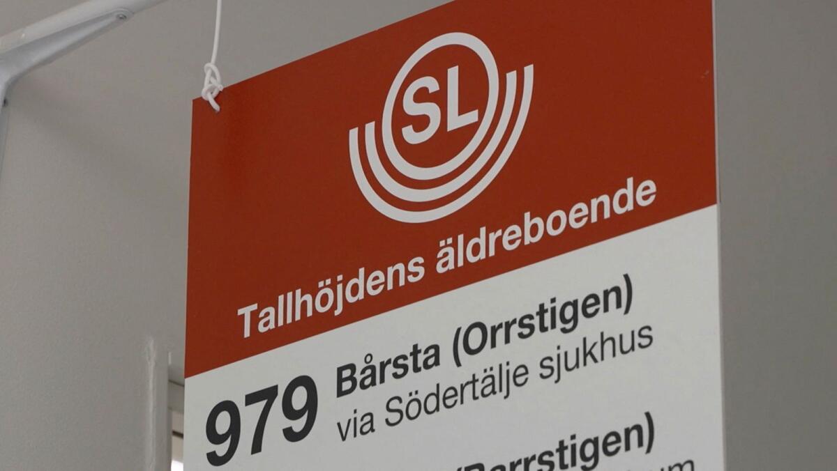 The sign for a fake bus stop installed in a corridor of the Tallhojden nursing home in Sodertalje, southwest of Stockholm, a facility dedicated to patients with dementia on October 13, 2023. – AFP