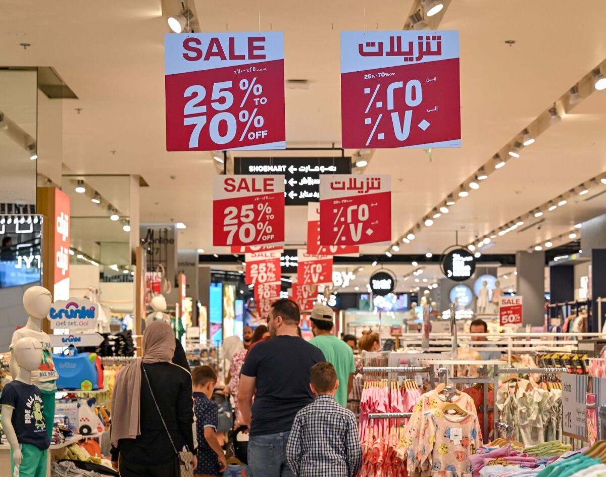 Residents at the Mall of the Emirates to avail 12-hours Super Sale Extravaganza. Photos by M. Sajjad