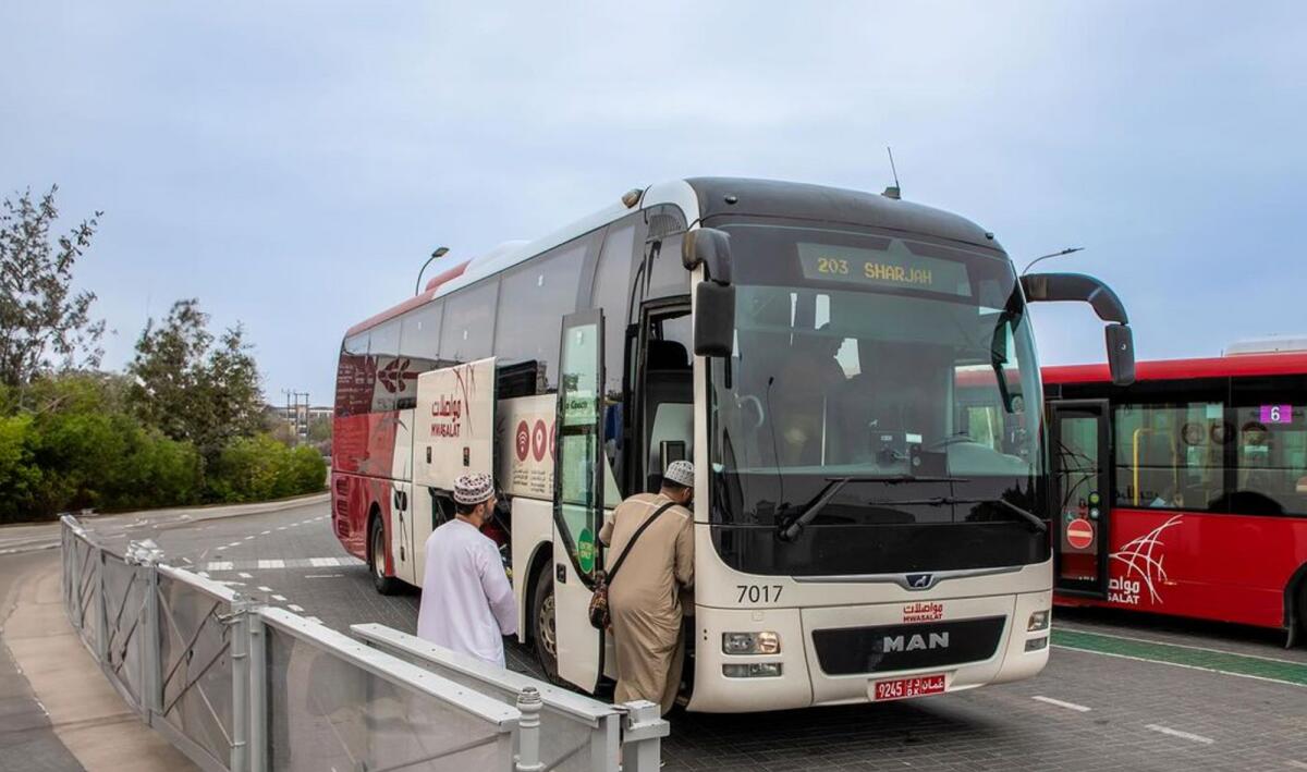 sharjah to oman travel hours