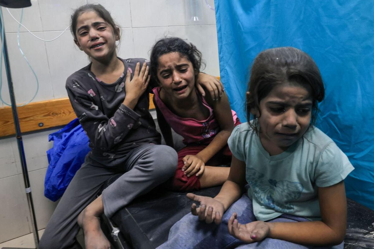 Palestinian children injured in an Israeli air strike await treatment at the Nasser hospital in Khan Yunis in the southern of Gaza Strip on October 17, 2023. Photo: AFP