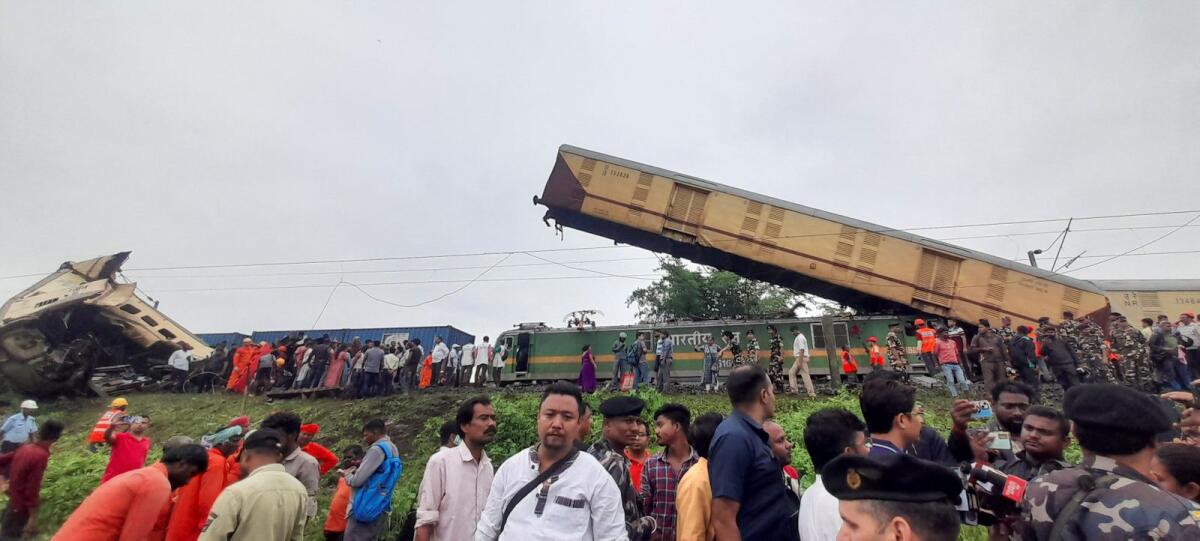 Rescue workers along with people gather at the site of a train collision, following the accident in Darjeeling district in West Bengal state, India, June 17, 2024. Photo: Reuters