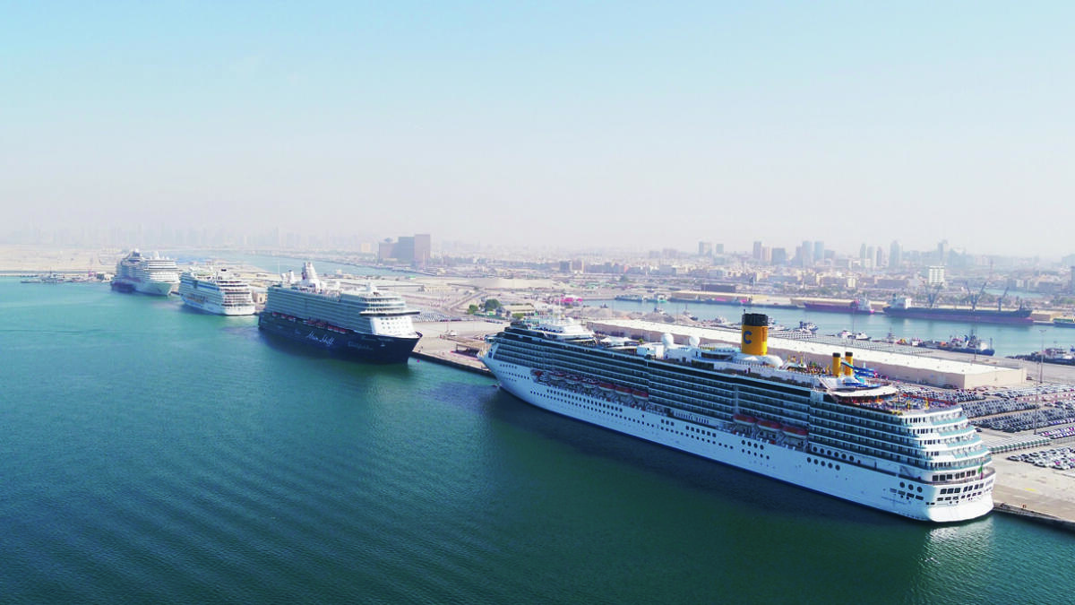 Mina Rashid receives four giant cruise ships simultaneously for first time