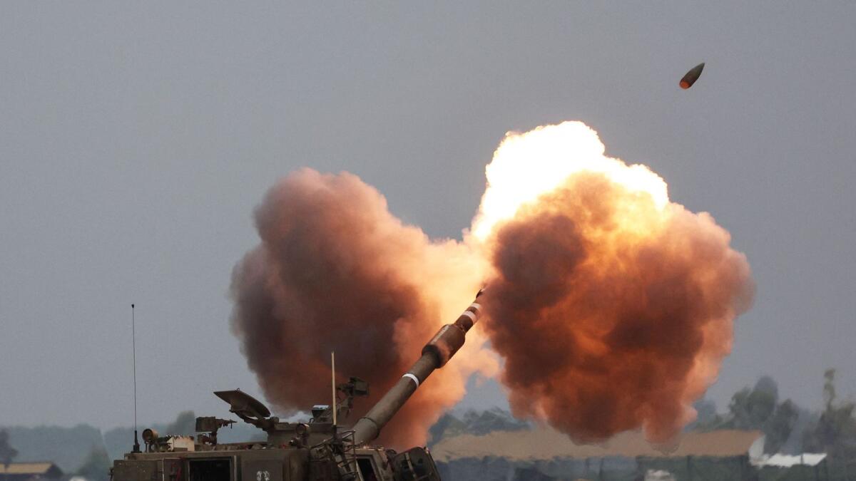 An Israeli army tank shells the Gaza Strip. — Photo: AFP