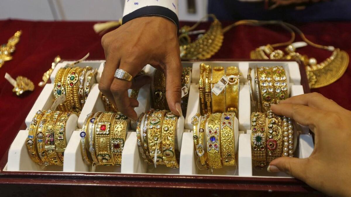 Gold price rises as investors gear up for 2017
