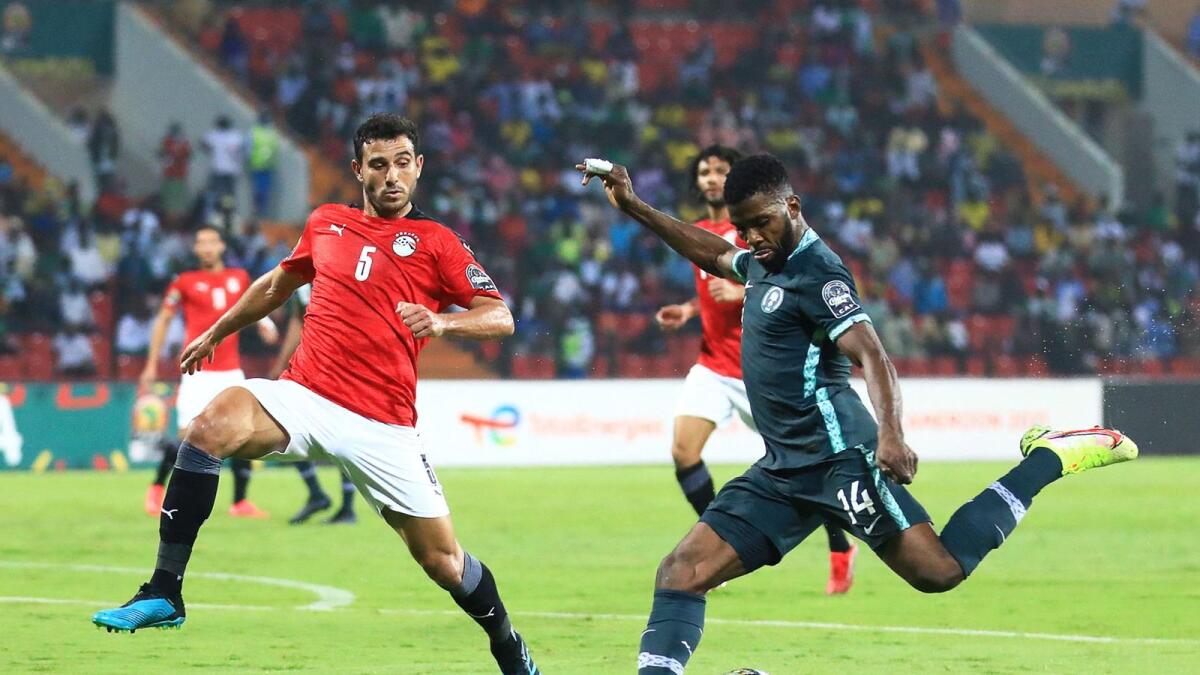 Nigeria's forward Kelechi Iheanacho (right) attempts a shot as Egypt's defender Ahmed Hegazi tries to block his effort during the Group D match. (AFP)