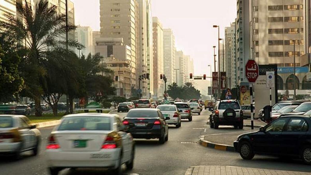 UAE traffic: Lane blocked in Abu Dhabi, delays across Dubai