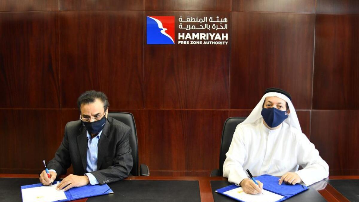 Saud Salim Al Mazrouei and Suresh Bhatia signing the deal.