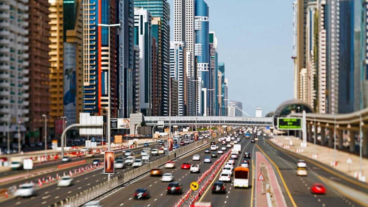 Car radio, give way, emergency vehicles, Dubai, social media, Attention
