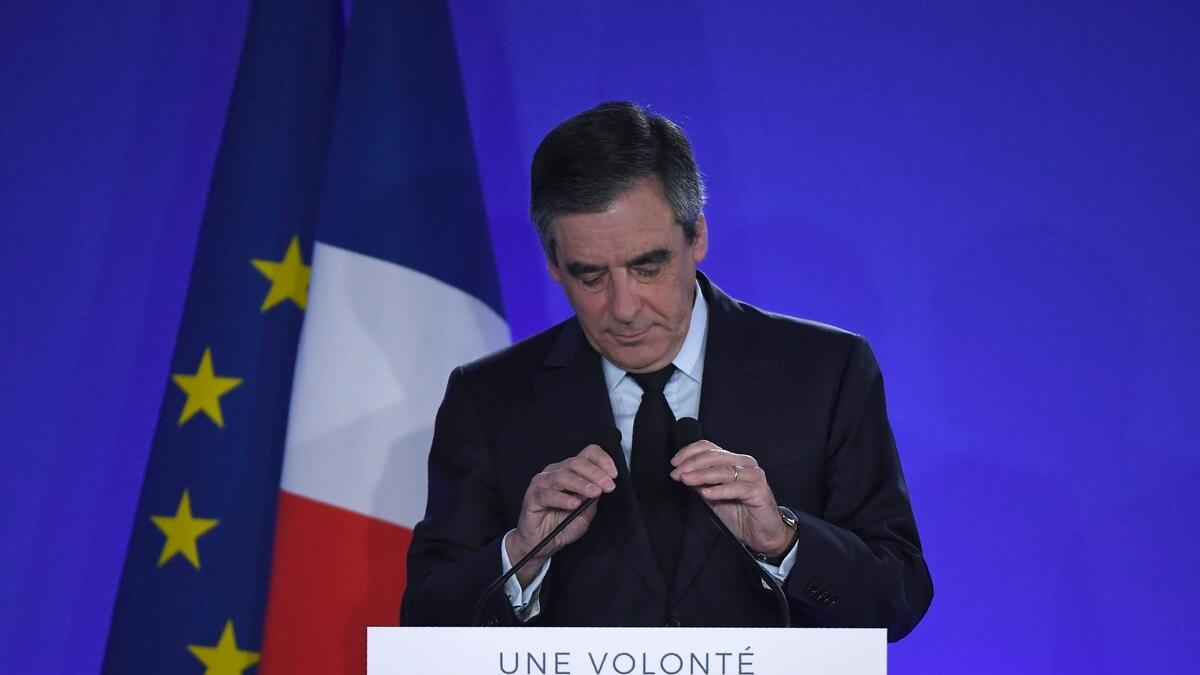 Frances Fillon concedes defeat, endorses Macron