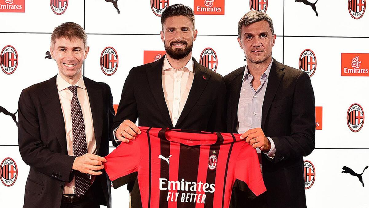 Olivier Giroud (centre) becomes part of AC Milan family. — Twitter
