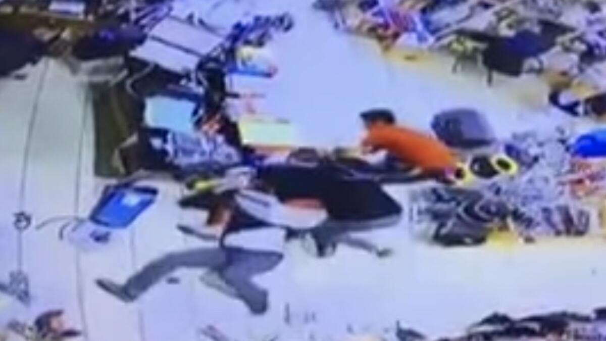 Customer brutally assaults store worker in Kuwait