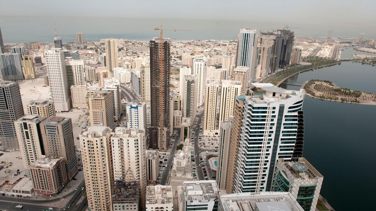 girl falls from Sharjah highrise, suicide suspected, girl falls from building in UAE