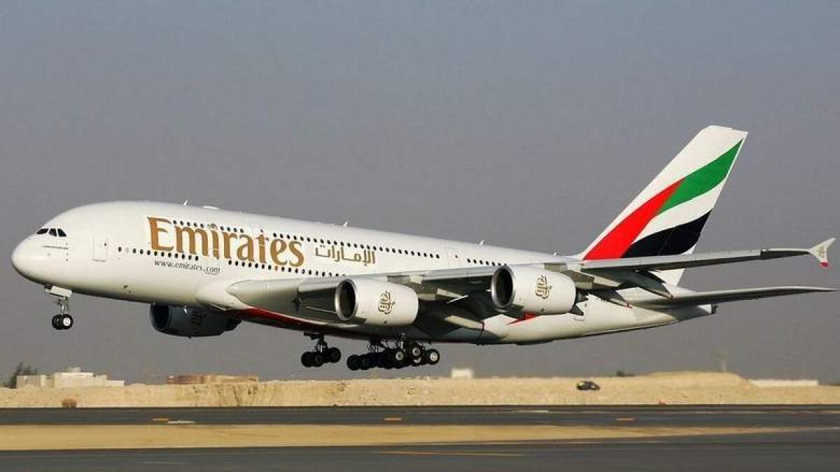  Small plane nearly crashes as it flies below Emirates A380