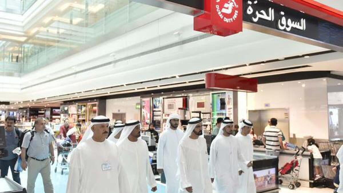 Shaikh Mohammed tours Dubai International Airport.