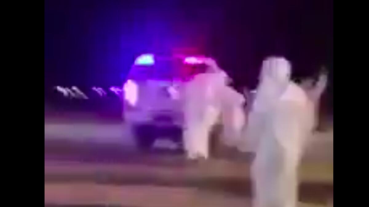Video: Group of Arab youth throw rocks at Kuwait police patrol