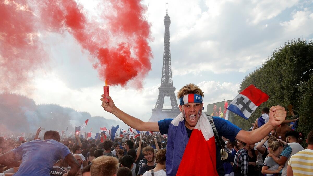 Video: World Cup afterglow lifts up conflicted France 