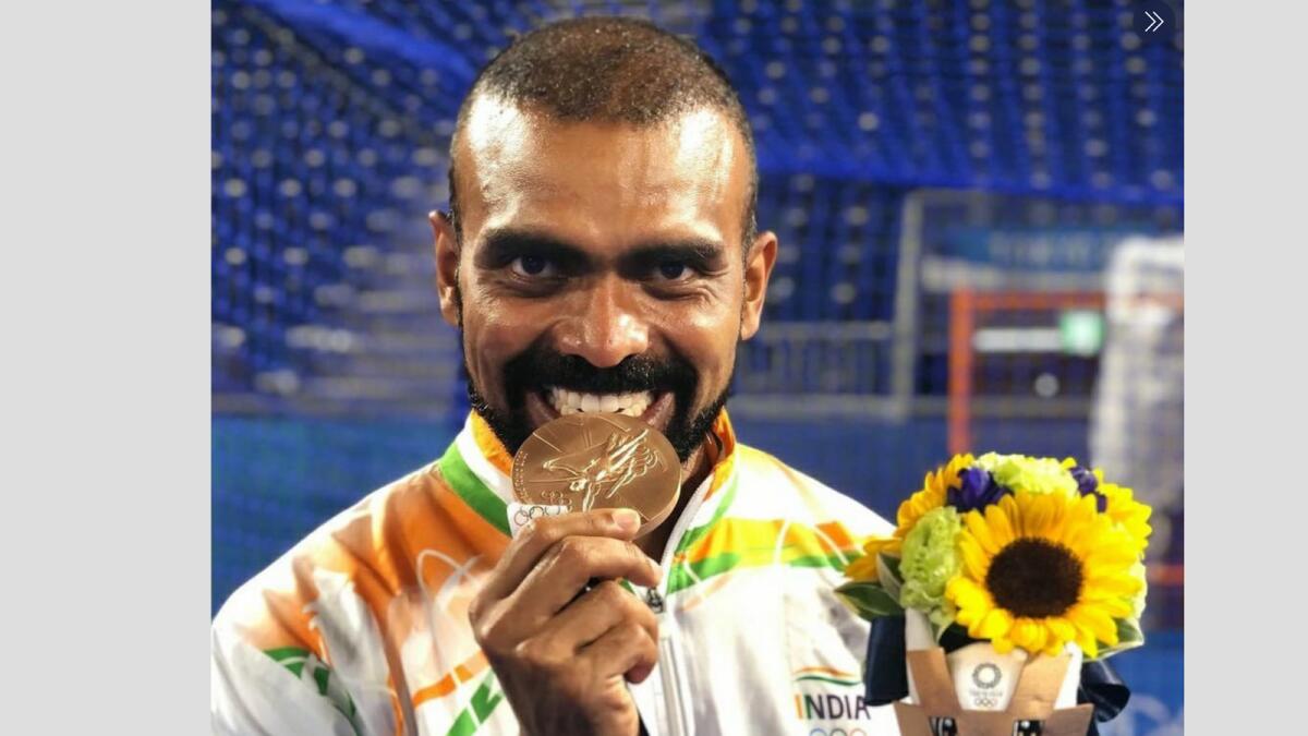Indian goalkeeper PR Sreejesh poses with his Olympic bronze medal at the Tokyo Games. (Twitter)