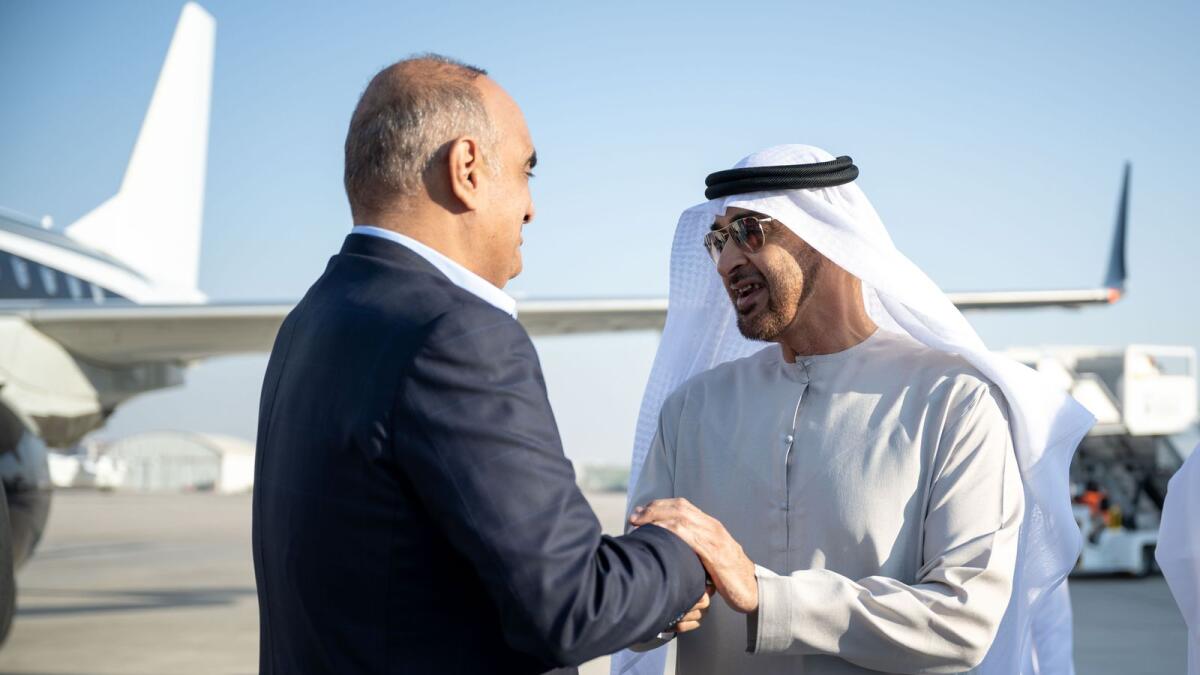 Sheikh Mohamed bin Zayed Al Nahyan receives a guest accompanying King Abdullah. –Wam