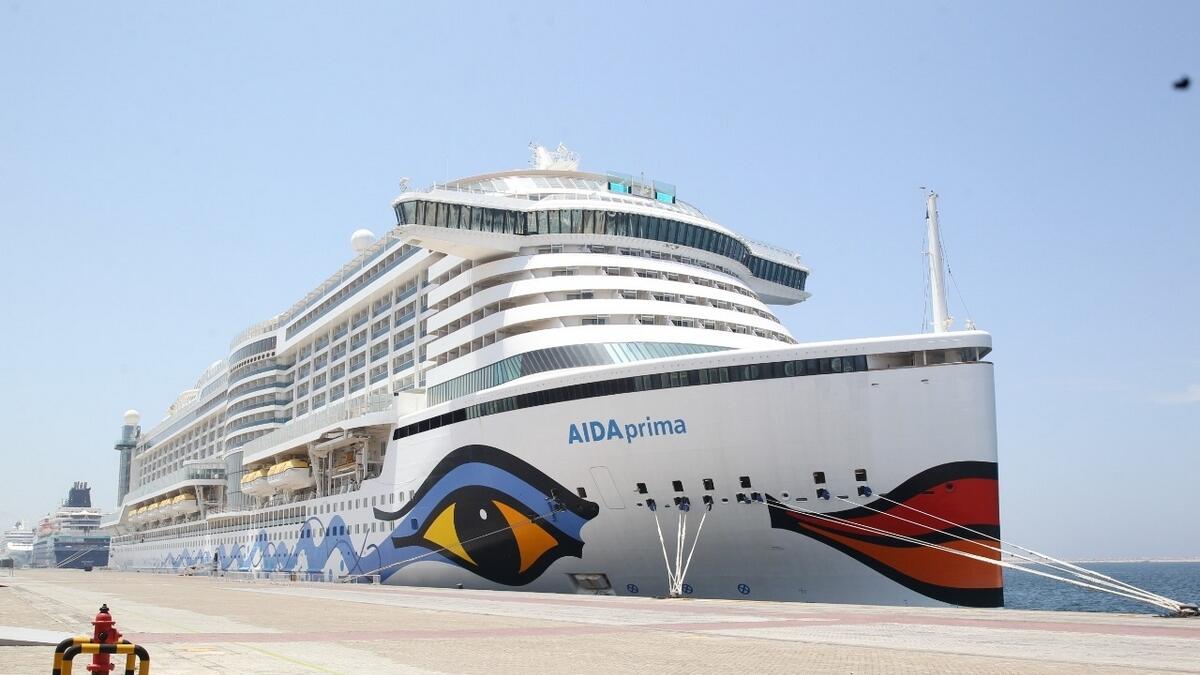 Combating, covid19, coronavirus, Dubai, hosts, 13 stranded cruise liners, repatriate, 39,000 people,