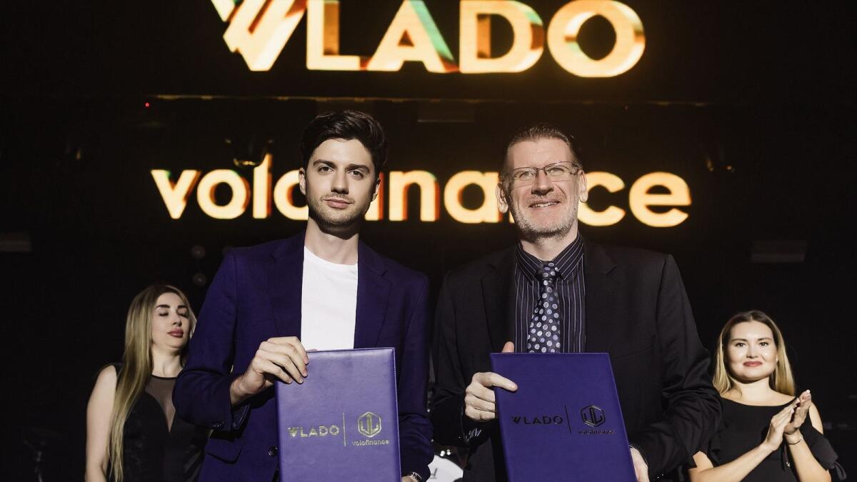 Thomas Hill (left), chief technology officer of VoloFinance, and Robin Gilbert, CEO of Vlado Brokers, sign a strategic partnership agreement in Dubai. — Supplied photo