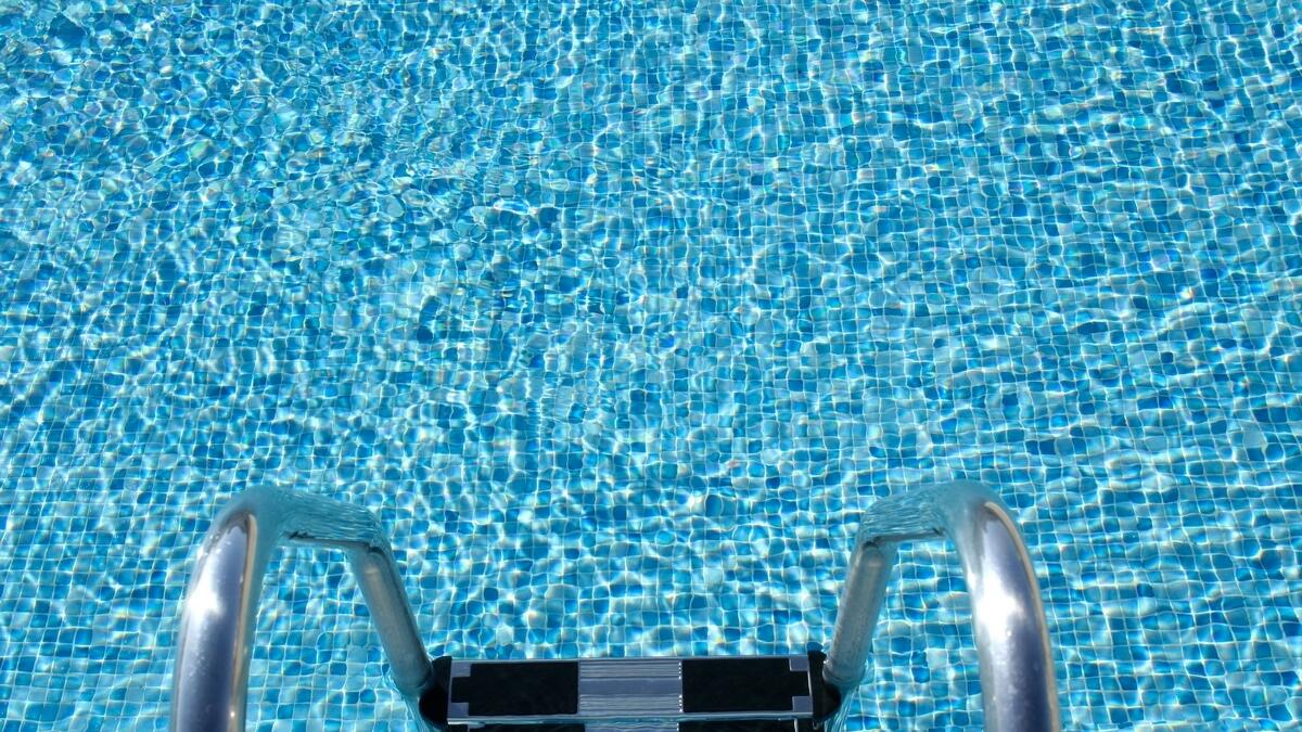 swimming pool, Sharjah, Al Majaz, man dies in hotel pool