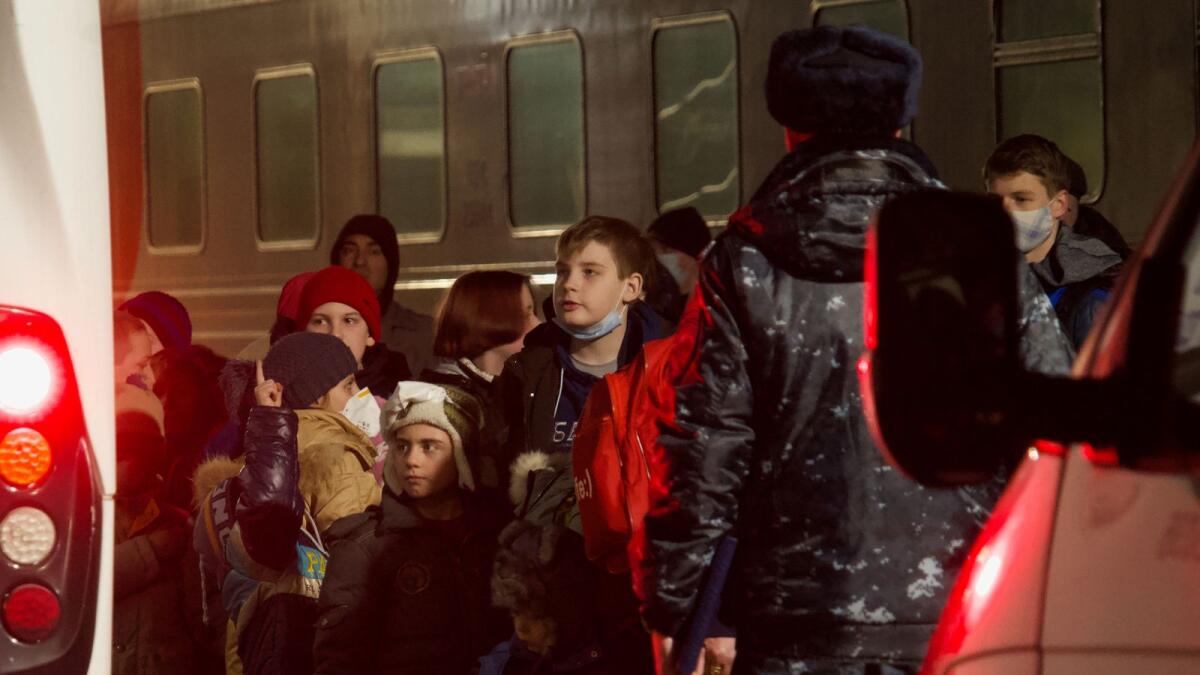 People evacuated from the self-proclaimed Donetsk People's Republic get on a train to be evacuated deep into Russia in the town of Taganrog, on February 20, 2022. Photo: AFP