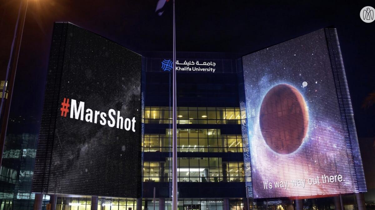 Mars mission, #FirstArabicCountdown, Abu Dhabi, lights up, celebrate, 