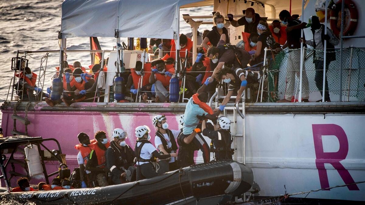 migrants, Banksy, Rome, 49, 219, boat