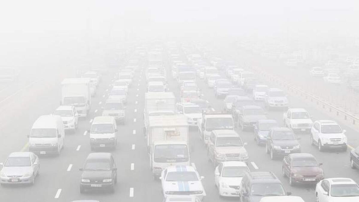 UAE traffic: Thick fog leads to heavy congestion on UAE roads