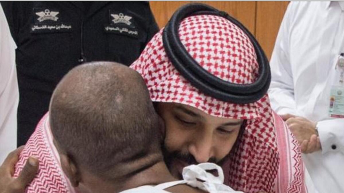 Saudi Crown Prince visits injured security forces 