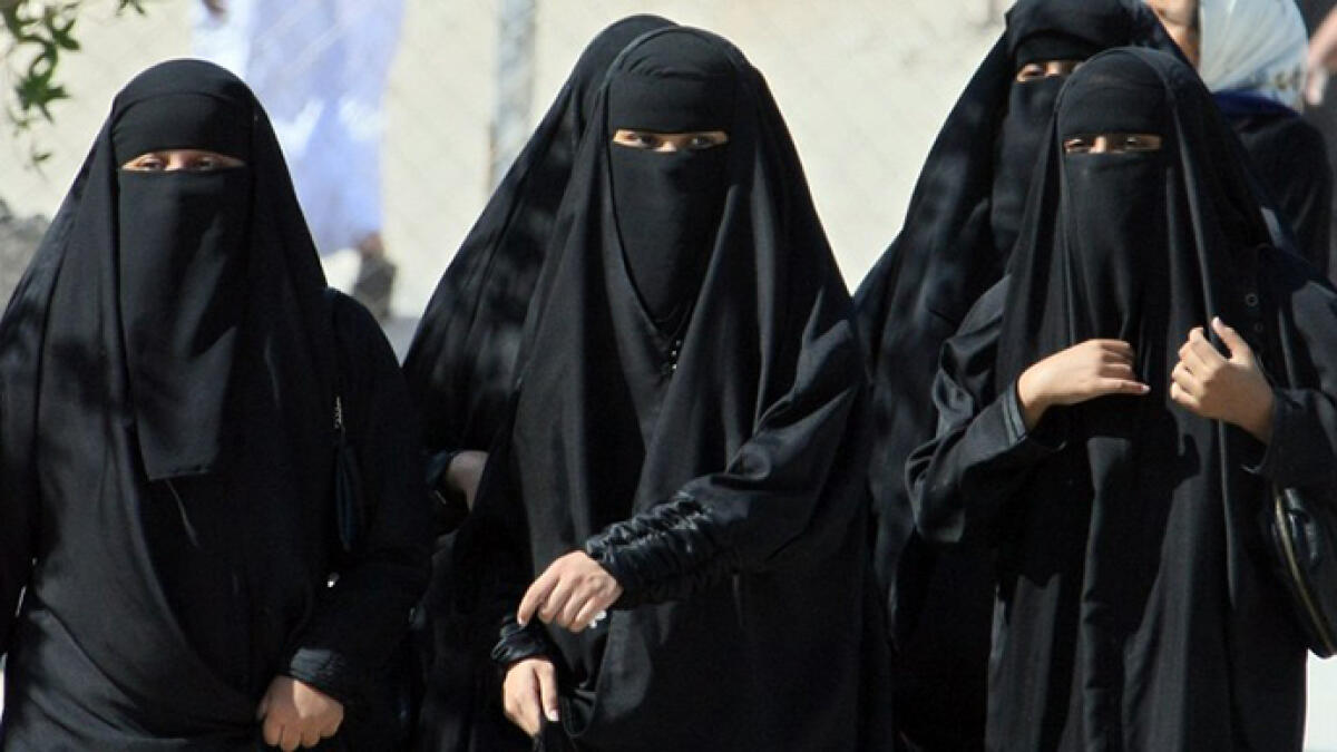 10,000 Saudi women get mobile phone repairing training