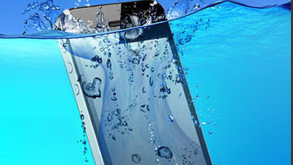 iPhone works after being lying under sea for two days 