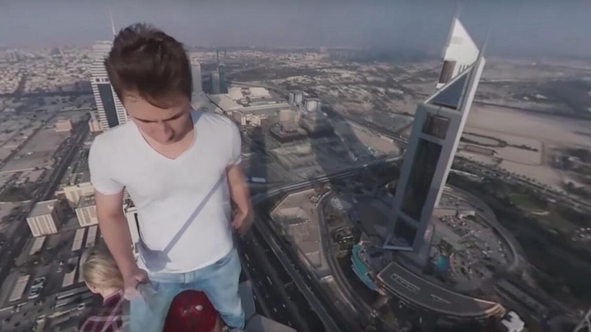 360° video: Reckless Russian couple climbs Dubai tower