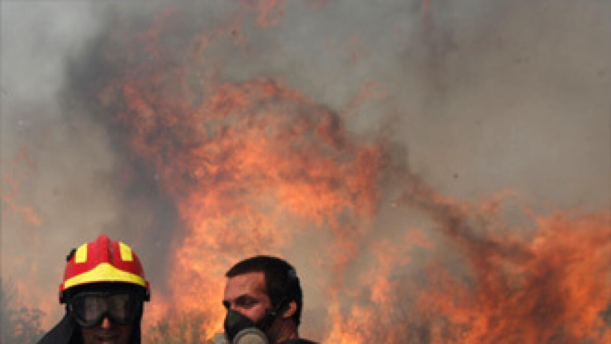 Fire rages for 2nd day near Greek capital