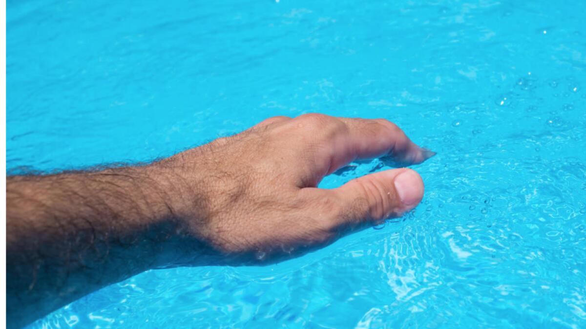 Saudi dad dies after saving daughters from drowning in pool 