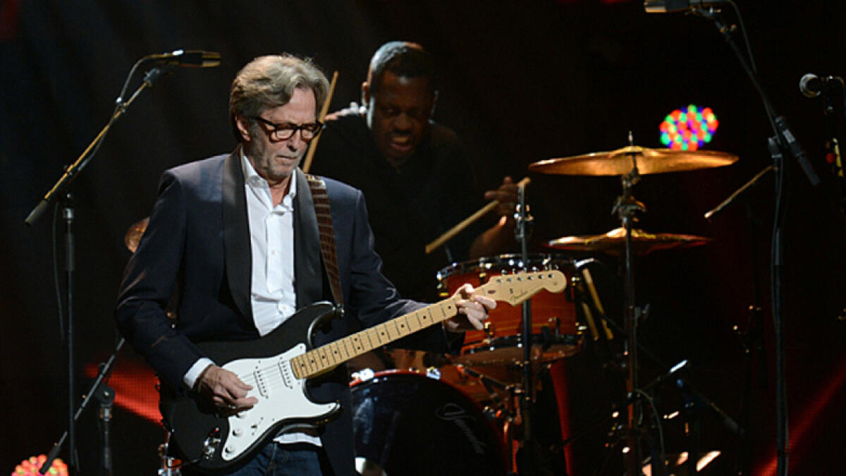 Eric Clapton struggling to play guitar due to health issues