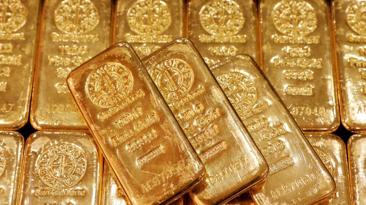 Gold slips to 1-week low