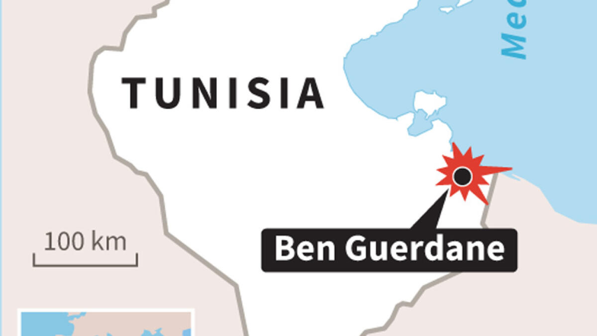 19 dead in Tunisia as militants attack barracks near Libya border