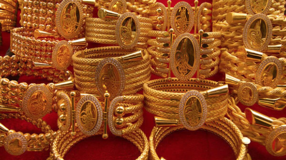 Gold prices sink to 19-month low amid strong dollar