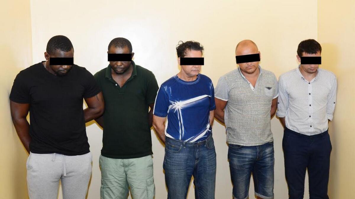 Gang involved in robbing banks arrested in Sharjah 