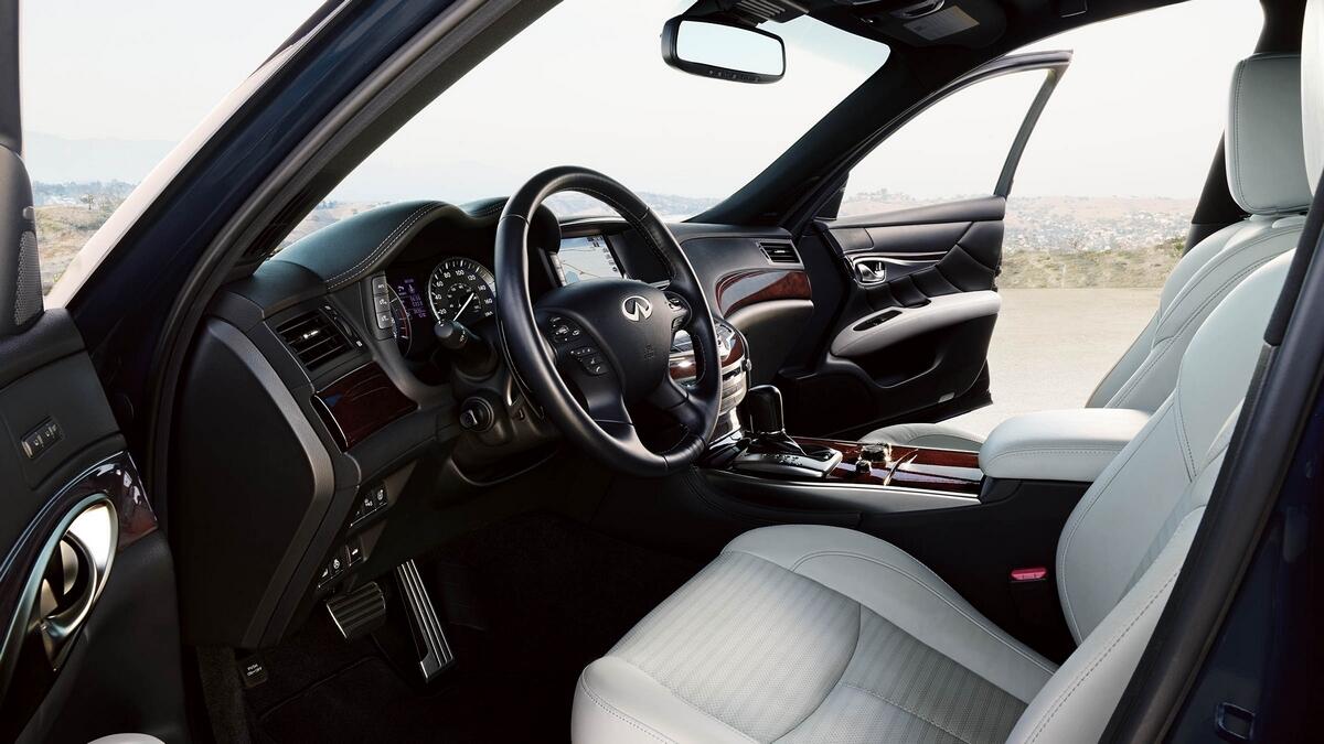 The Infiniti Q70 Luxe review in Dubai UAE test drive