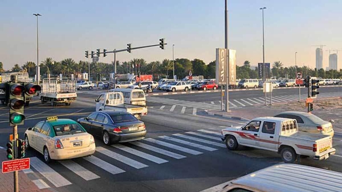 Jumping red signal causes 56 accidents in Dubai this year