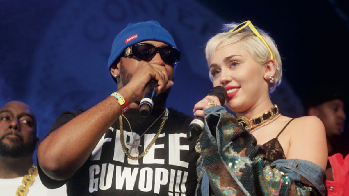 Miley Cyrus stuns at rap event