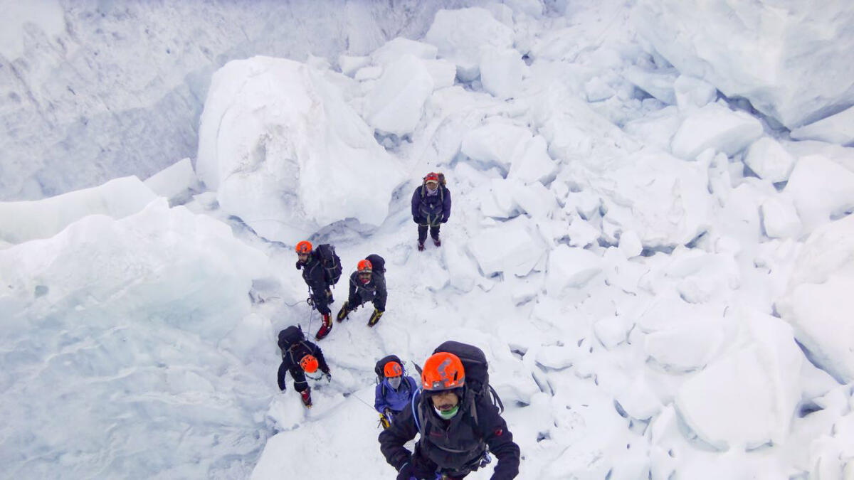 Men of UAE armed forces scale Mount Everest 
