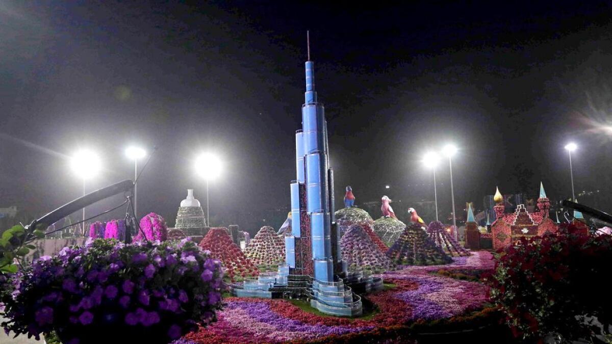 The Burj Khalifa Flower Installation.- Photo by Dhes Handumon/ Khaleej Times
