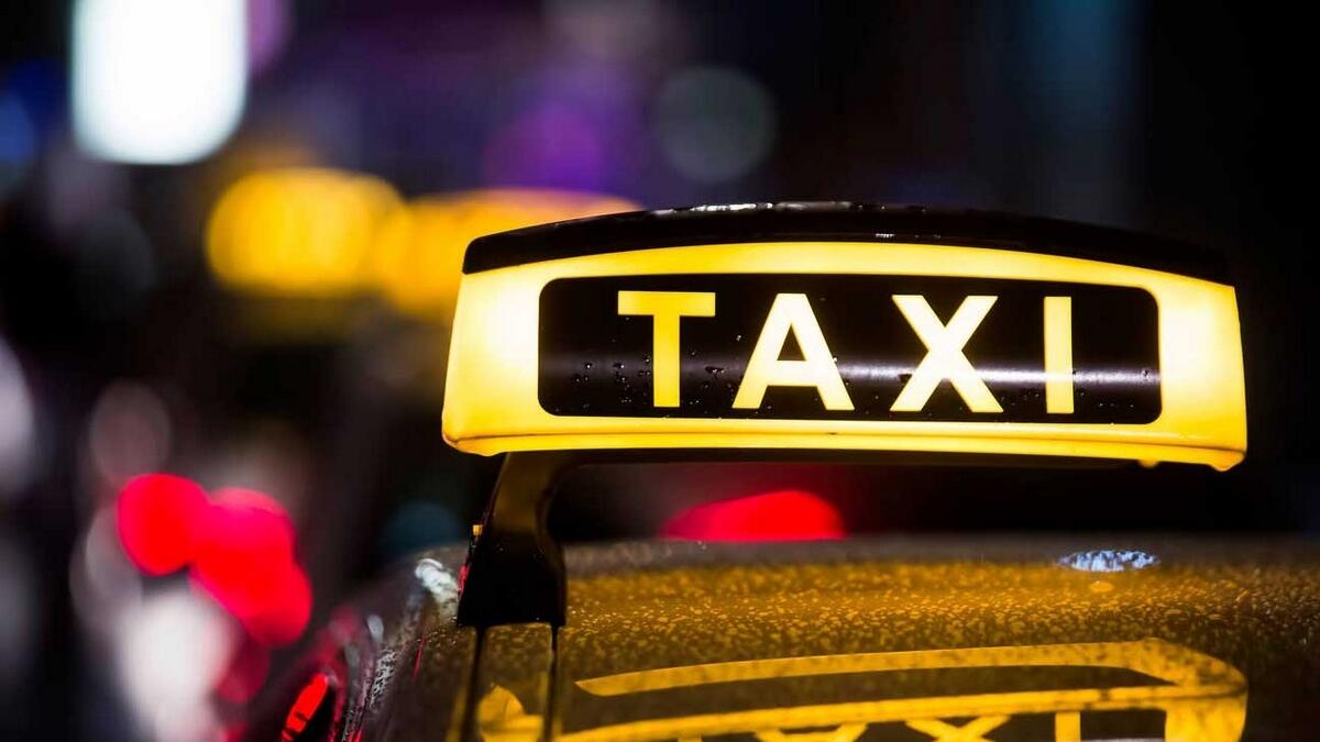 Taxi driver locks tourists in car, demands Dh945 fare
