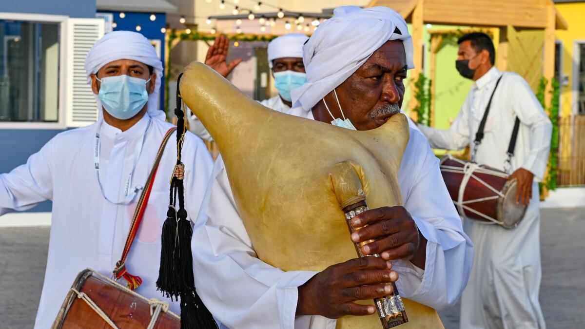 Bedouins performing their traditional folk dance. (Photos/Muhammad Sajjad)