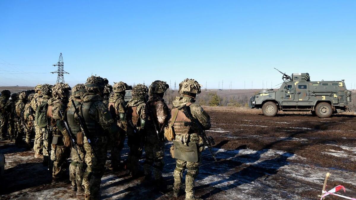 This handout picture released on February 19, 2022 by the press service of the General Staff of the Ukrainian Armed Forces in an unknown location of Ukraine shows Ukrainian servicemen taking part in exercises . (Photo: AFP)